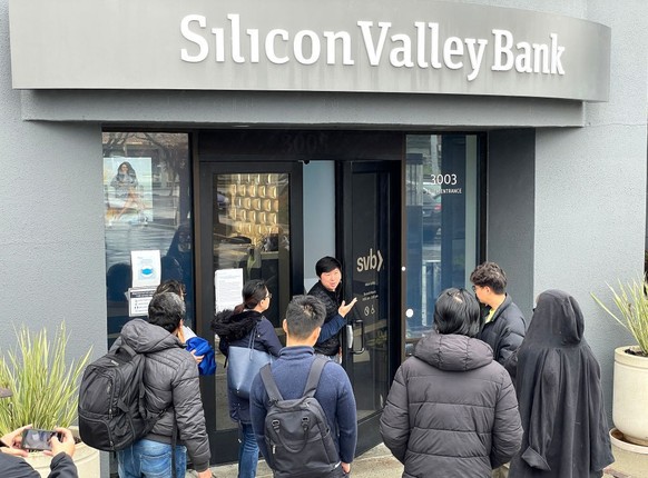 SANTA CLARA, CALIFORNIA - MARCH 10: A worker (C) tells people that the Silicon Valley Bank (SVB) headquarters is closed on March 10, 2023 in Santa Clara, California. Silicon Valley Bank was shut down  ...