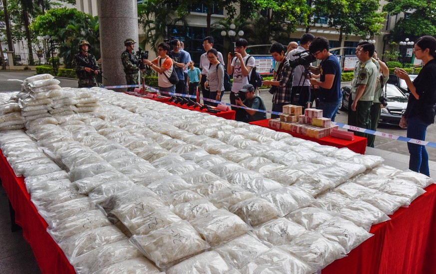 (160505) -- DONGGUAN, May 5, 2016 -- Photo taken on May 5, 2016 shows confiscated articles involved in a major drug smuggling case at the border detachment of Dongguan, south China s Guangdong Provinc ...