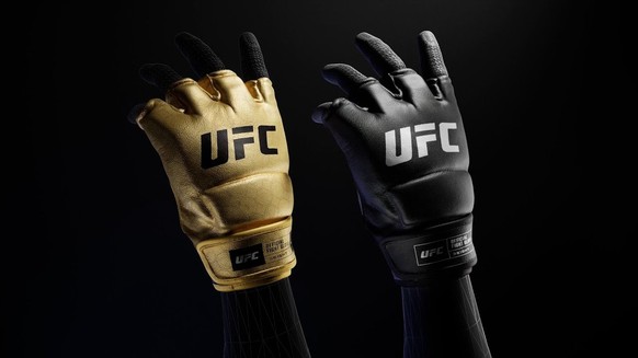 Les gants qui ont fait un méga flop. Le modèle doré était utilisé pour les combats en cinq rounds, le noir pour ceux en trois rounds.