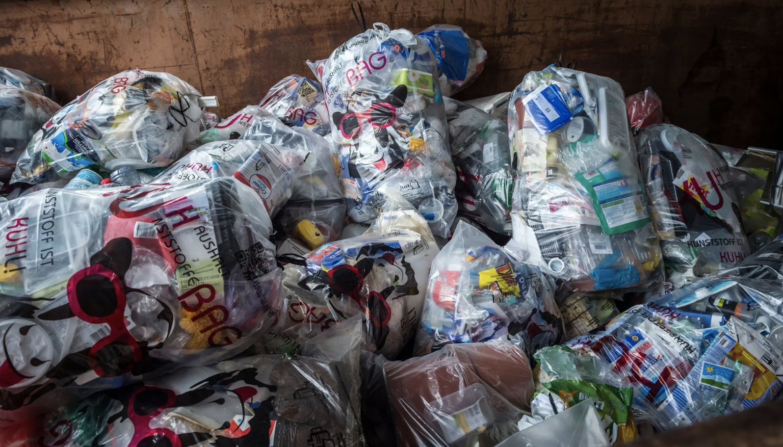 Le plastique sera bientôt également collecté au niveau national – mais le recyclage du plastique a-t-il un sens ?
