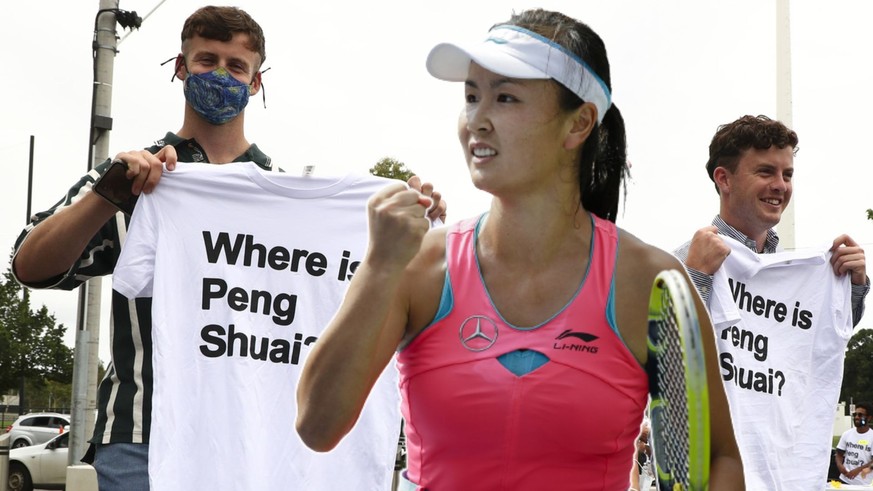 Comme en 2022, des militants réclament à l'Open d'Australie des nouvelles de Peng Shuai aux autorités chinoises.