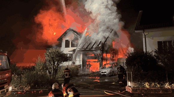 La maison d'Uezwil (AG), qui a brûlé le 25 juillet 2025, a été la première d'une série d'incendies.