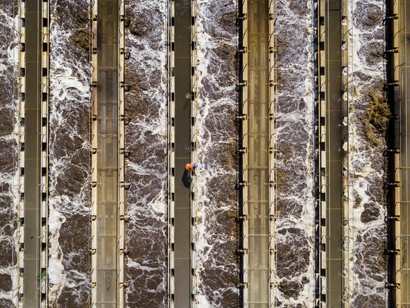 Un bassin de traitement de l&#039;eau usee photographie dans la nouvelle partie fraichement construite et en fonction du chantier de la Station d&#039;epuration des eaux usees, STEP, de Vidy le mardi  ...