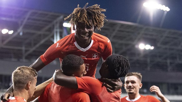 epa08647162 Switzerland&#039;s Dan Ndoye celebrates with his team the 3:1 goal during a qualification soccer match for the European Under 21 Championship between Switzerland and Slovakia at the Stadiu ...