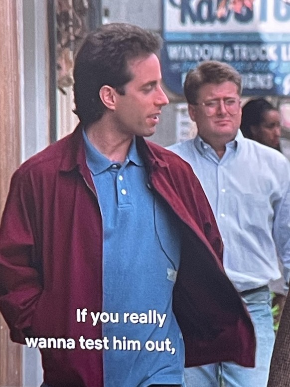 filmfehler Seinfeld

https://www.reddit.com/r/MovieMistakes/comments/10hsqc1/seinfeld_s8_ep2_you_can_see_jerrys_mic_when_he/