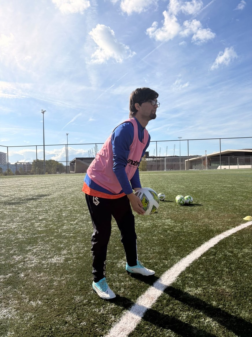 Lucas Uldry spielt bei LS4ALL – einer Mannschaft, die Fussballer mit Behinderung zusammenbringt.