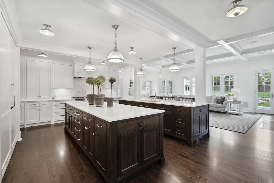 Kevin Home Alone Allein Zuhaus Haus wird verkauft. 671 Lincoln Ave, Winnetka, IL 60093
, Chicago. https://www.zillow.com/homedetails/671-Lincoln-Ave-Winnetka-IL-60093/3360197_zpid/
