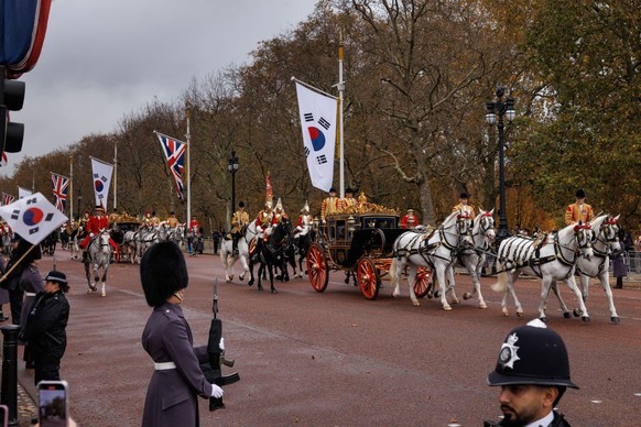 State Visit of President of the Republic of Korea Yoon Suk Yeol - Buckingham Palace, London Prince William The Prince of Wales and Princess Catherine The Princess of Wales arrive in a carriage at Buck ...