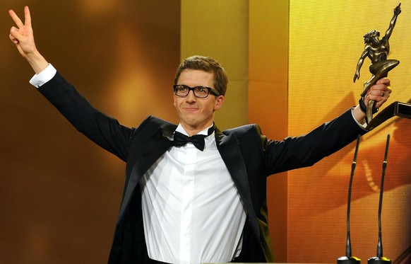 Simon Ammann gewinnt den Credit Suisse Sports Award als &quot;Sportler des Jahres&quot;, in Zuerich am Sonntag, 12. Dezember 2010. (KEYSTONE/Walter Bieri)