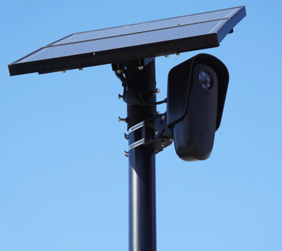 Une caméra Flock, alimentée par un panneau solaire.