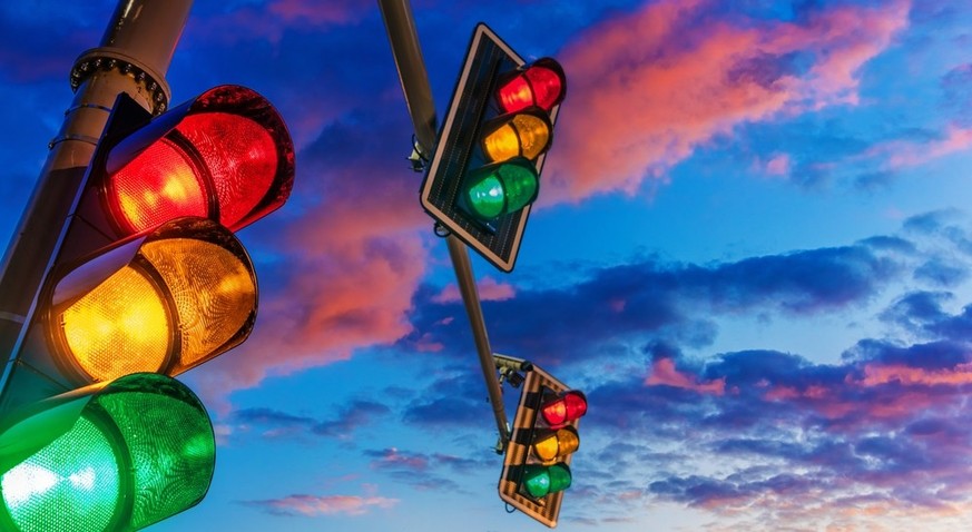 Voici pourquoi les feux de signalisation sont de trois couleurs.