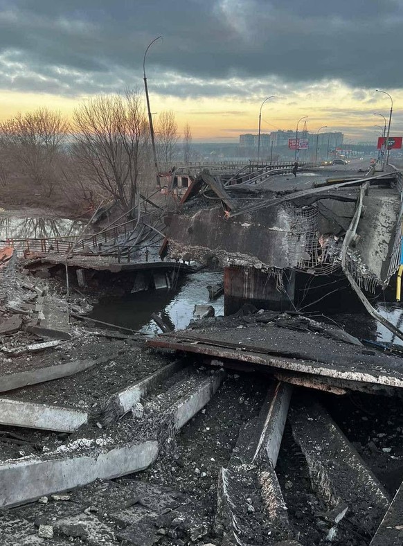 Pont permettant d'accéder à la ville d'Irpin à 30km au nord-ouest de Kiev