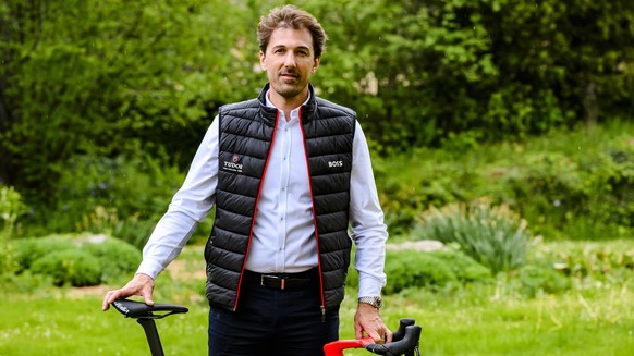 Fabian Cancellara, proprietaire de l&#039;equipe Tudor Pro Cycling, pose lors d&#039;une conference de presse de Tudor Pro Cycling avant le Tour de Romandie le lundi 22 avril 2024 a Yverdon. (KEYSTONE ...