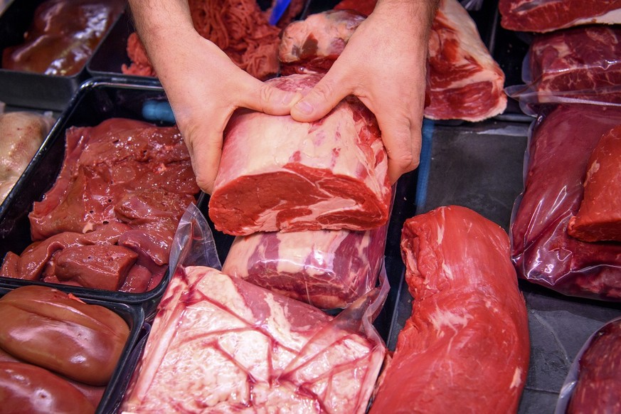 De la viande de boeuf photographiee en vitrine de la Boucherie Charcuterie Stuby lors de la pandemie de Coronavirus (Covid-19) ce jeudi 18 fevrier 2021 a Vevey. Les bouchers-charcutiers qui font de la ...