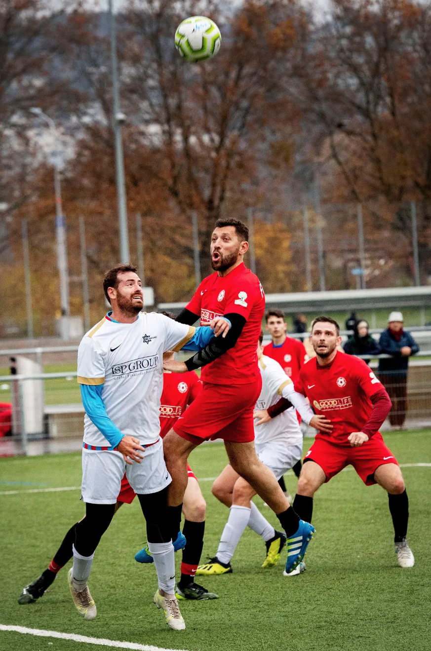 Le FC Hakoah lors d'un match amical contre le FC Kosova Zurich de l'ancien international suisse Milaim Rama.