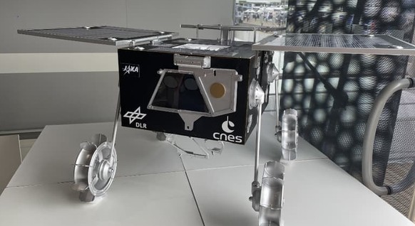 Le rover Idéfix part explorer Phobos, une lune de Mars.