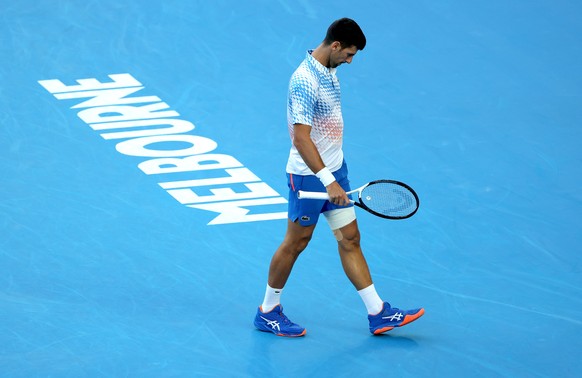 Djokovic et son «fameux» bandage à la cuisse gauche.