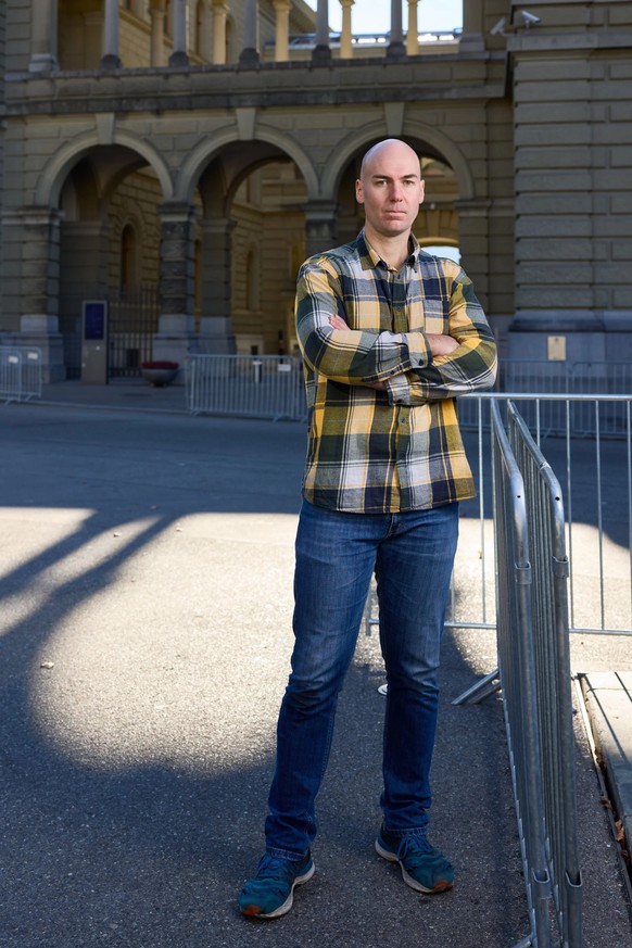 Jona Neidhart, devant le Palais fédéral.