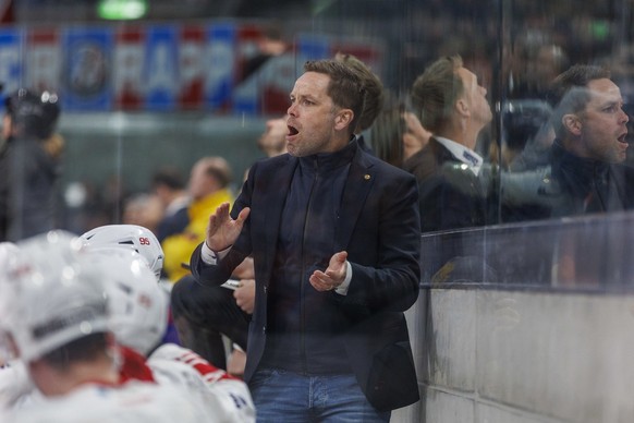 SC Rapperswil-Jona Lakers Cheftrainer Stefan Hedlund waehrend dem Eishockey-Meisterschaftsspiel der National League zwischen den ZSC Lions und den SC Rapperswil-Jona Lakers am Samstag, 18. Februar 202 ...