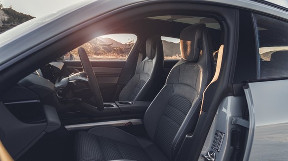 Porsche Taycan 4S Cross Turismo