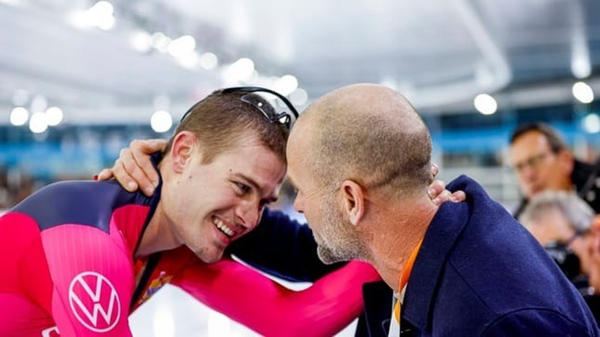 Le Néerlandais Joep Wennemars (à gauche) avec son père Erben, lui aussi patineur de vitesse.