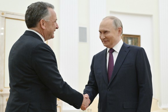 Russian President Vladimir Putin, right, and U.S. President Donald Trump&#039;s special envoy Steve Witkoff greet each other prior to their talks at the Kremlin in Moscow, Russia, Friday, April 25, 20 ...