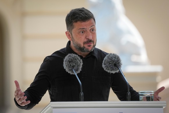 Ukraine's President Volodymyr Zelenskyy talks during a joint press conference with Britain's Prime Minister Keir Starmer in Kyiv, Ukraine, Thursday July 16, 2026. (AP Photo/Efrem Lukatsky)
R ...