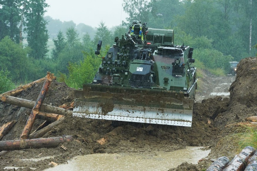 Le char de déminage G/Mirm Pz Leo. Il déblaie des mines de 4,2 mètres de large et 30 centimètres de profondeur.