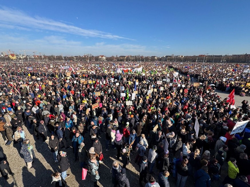 Près de 250 000 personnes ont manifesté à Munich contre l'extrême droite.