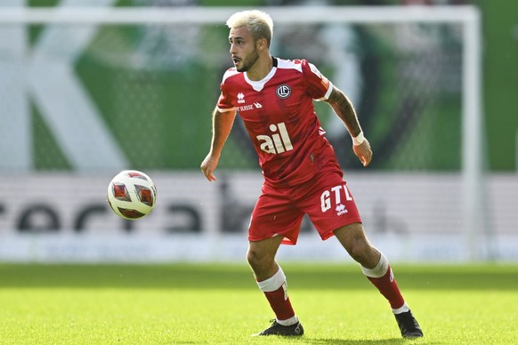 Luganos Jonathan Sabbatini im Fussball Super League Spiel zwischen dem FC St. Gallen und dem FC Lugano, am Sonntag, 16. Oktober 2022, im Kybunpark in St. Gallen. (KEYSTONE/Gian Ehrenzeller)