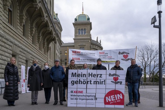 Manifestation à Berne contre le don d&#039;organes sans consentement explicite.