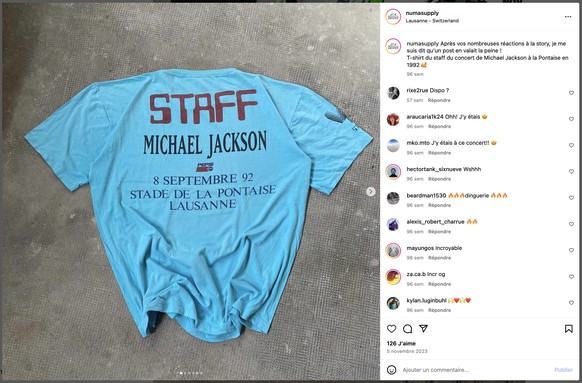 Un exemplaire de la tournée de Mickael Jackson distribué au staff lors de son passage à Lausanne.
