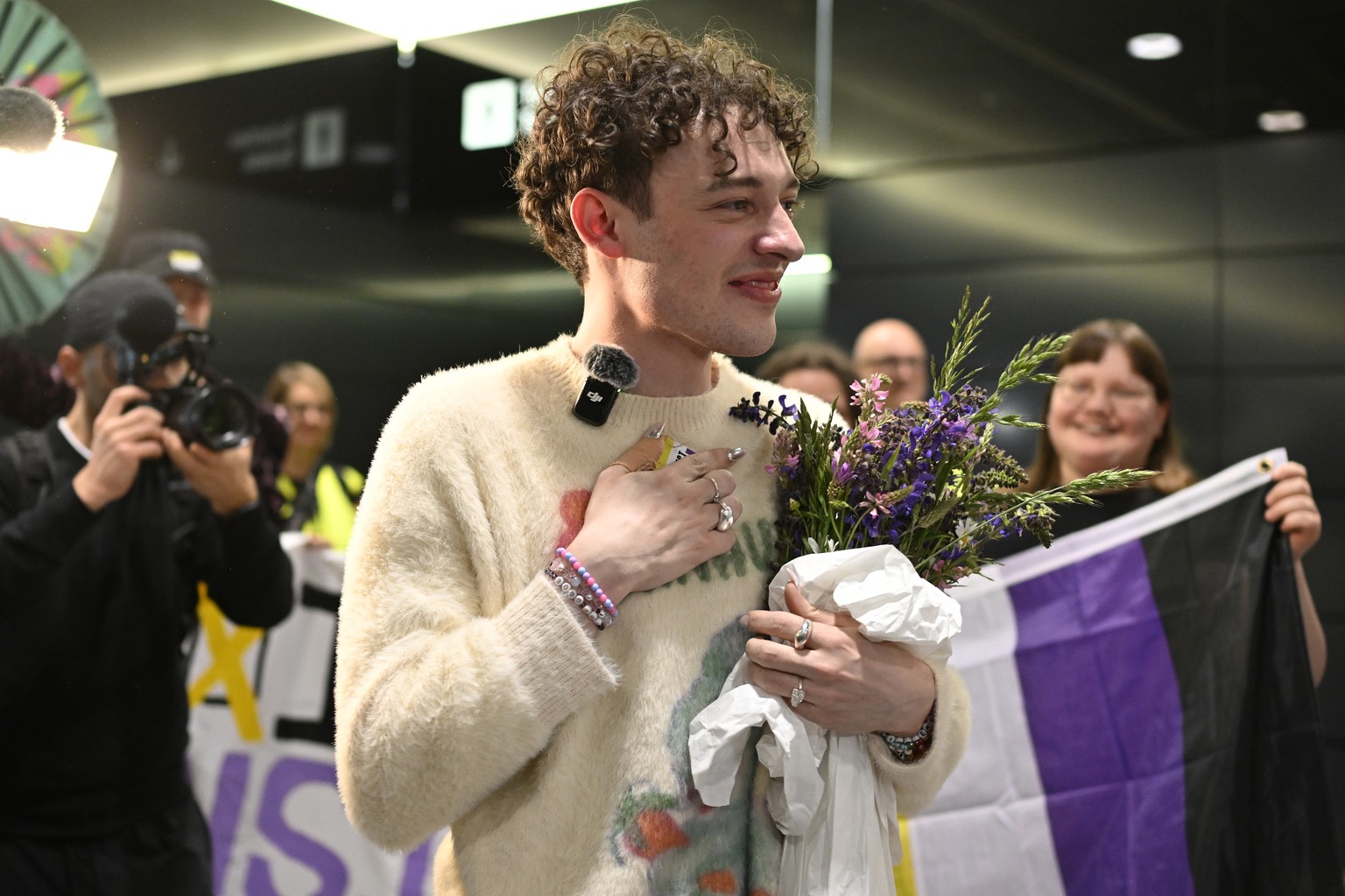Swiss Singer Nemo, winner .of the 68th edition of the Eurovision Song Contest (ESC), arrives at Zurich airport in Kloten,Switzerland, Sunday, May 12, 2024.(KEYSTONE/Walter Bieri )