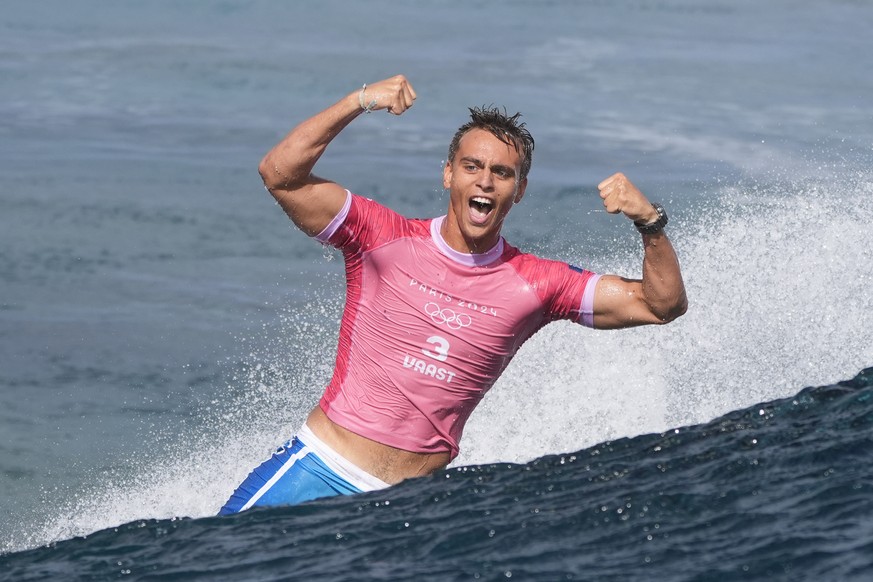Kauli Vaast, of France, celebrates during the gold medal match of the surfing competition at the 2024 Summer Olympics, Monday, Aug. 5, 2024, in Teahupo&#039;o, Tahiti. (AP Photo/Gregory Bull)