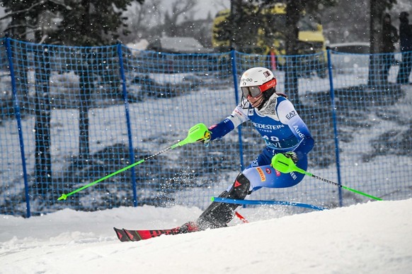 epa11724061 Lucrezia Lorenzi of Italy in action during the first round of the Women?s Slalom race at the FIS Ski World Cup in Levi, Finland, 16 November 2024 EPA/Kimmo Brandt