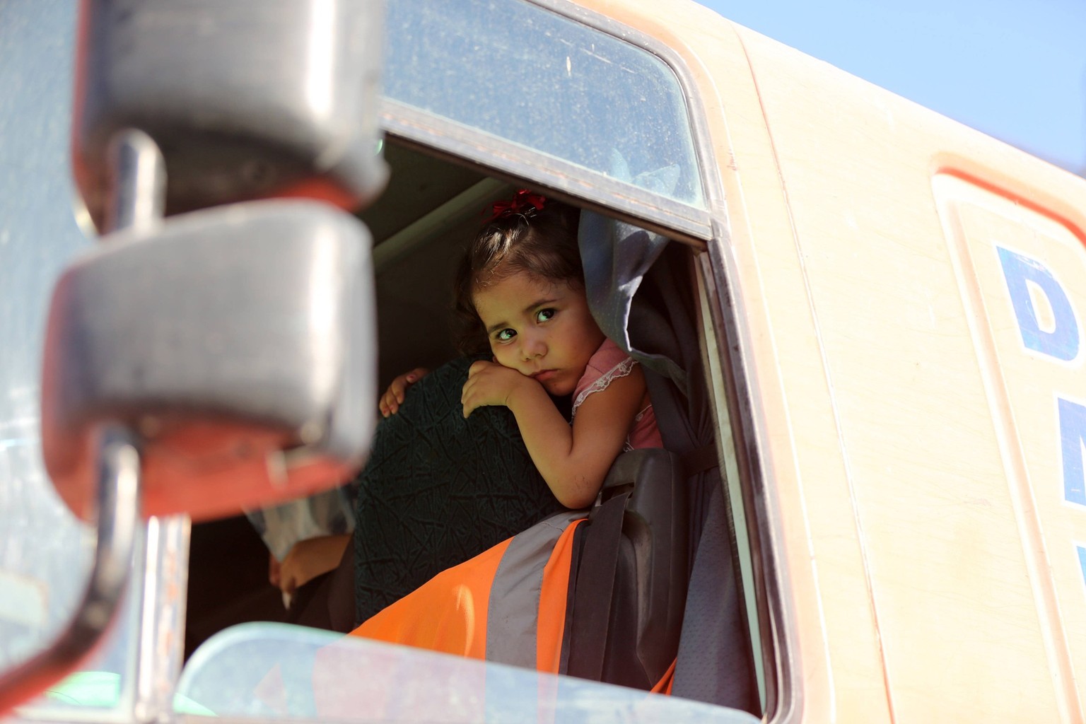 231013 -- GAZA, Oct. 13, 2023 -- Palestinians flee their homes in the southern Gaza Strip, Oct. 13, 2023. Israeli Defense Forces IDF on Friday ordered residents of Gaza City to evacuate to the souther ...