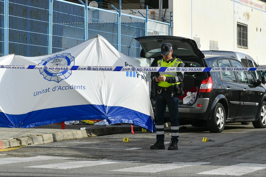 epa12591915 Police investigates at the scene of an accident in Palma de Mallorca, Spain, 14 December 2025. A seven-year-old girl died, and her mother and grandmother were injured when a driver ran the ...