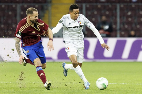 Servette&#039;s defender Steve Rouiller, left, fights for the ball with Viktoria Plzen&#039;s midfielder Jhon Mosquera, right, during the UEFA Europa Conference League round of 16 first leg soccer mat ...