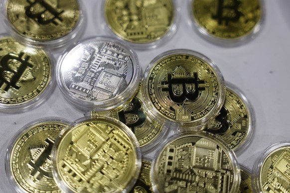 epa12142019 A Bitcoin logo on gold coins that are for sale during The Bitcoin Conference at The Venetian Las Vegas in Las Vegas, Nevada, USA, 28 May 2025. EPA/CAROLINE BREHMAN