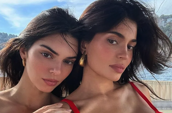 Kendall et Kylie ont tout donné à Majorque.