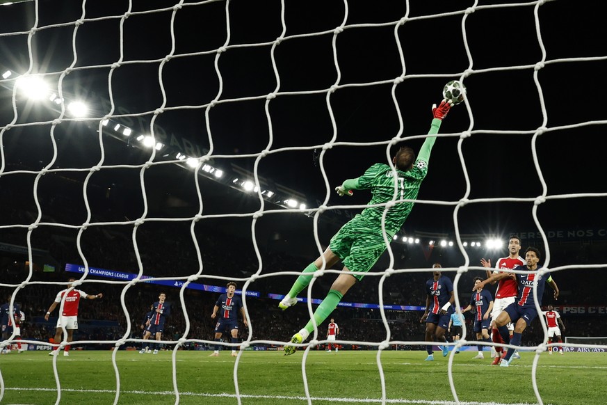 epa12082155 PSG goalkeeper Gianluigi Donnarumma in action during the UEFA Champions League semi-finals 2nd leg soccer match between Paris Saint-Germain and Arsenal FC, in Paris, France, 07 May 2025. E ...