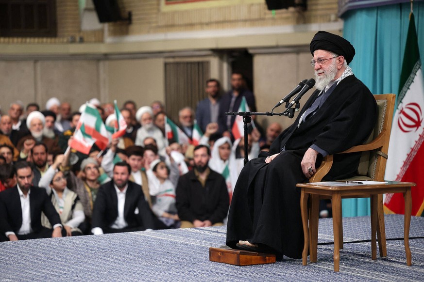 Ali Khamenei, ici lors d'une réunion avec des citoyens à Téhéran, le 17 janvier 2026.