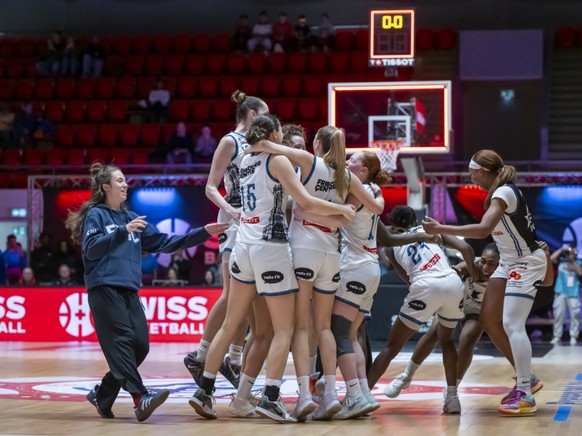 La joie des joueuses d'Elfic, qui ont offert à leur club la 10e SBL Cup de son histoire