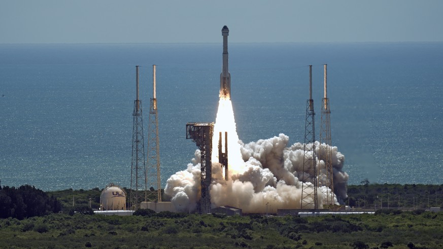 Boeing&#039;s Starliner capsule, atop an Atlas V rocket, lifts off from launch pad at Space Launch Complex 41 Wednesday, June 5, 2024, in Cape Canaveral, Fla. NASA astronauts Butch Wilmore and Suni Wi ...