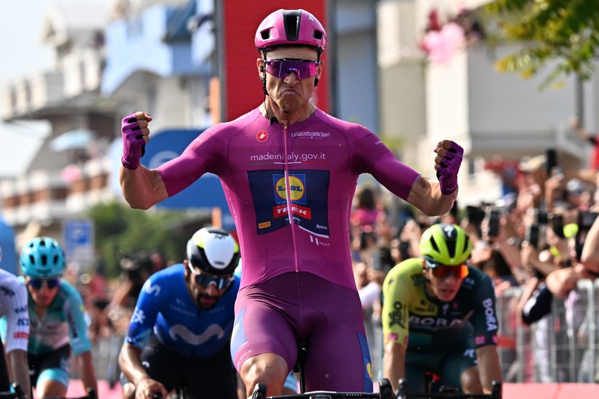 epa11342295 Italian rider Jonathan Milan of Lidl Trek team celebrates after crossing the finish line and winning the 11th stage of the 107 Giro d&#039;Italia 2024, cycling race over 207 km from Foiano ...
