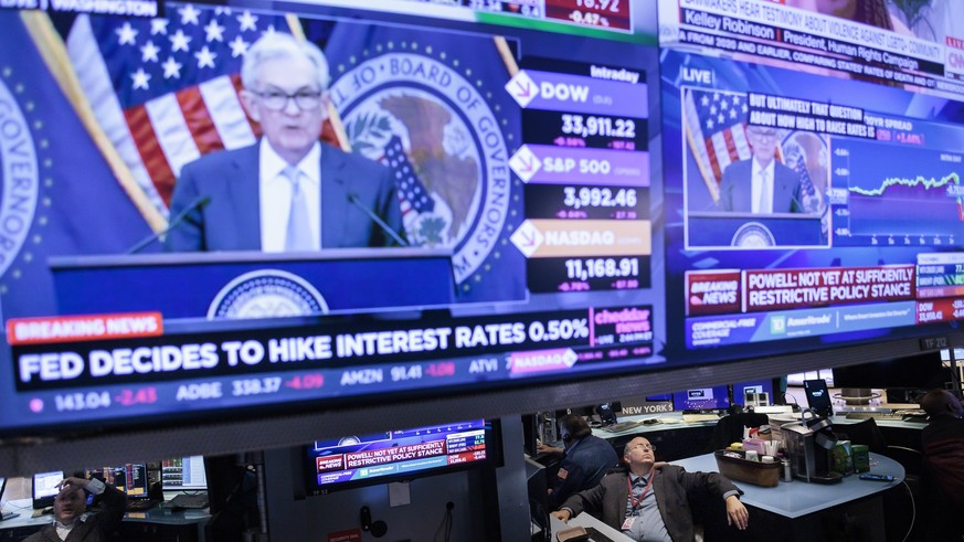 epa10366294 A screen showing Federal Reserve Chairman Jerome Powell speaking about the Fed?s decision to raise interest rates on the floor of the New York Stock Exchange in New York, New York, USA, 14 ...