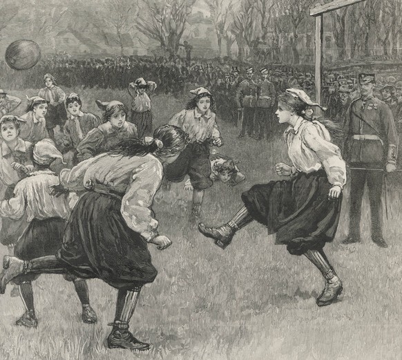 RECORD DATE NOT STATED LADIES FOOTBALL CLUB The first match of the British Ladies Football Club Date: 1895 PUBLICATIONxNOTxINxUKxFRAxBELxNEDxITAxDENxNORxSWExPOLxJPNxKORxTPE Copyright: Gemini Picture N ...