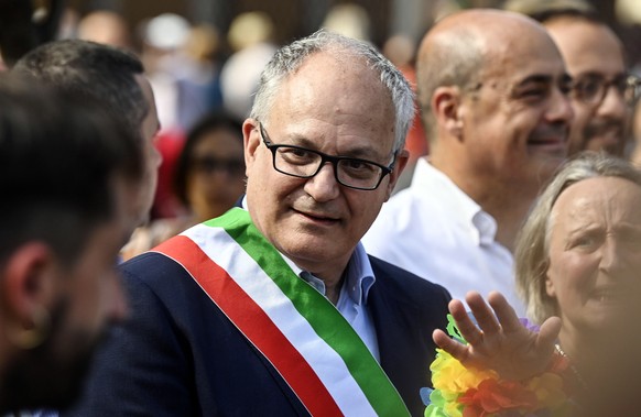 epa10007954 Mayor of Rome, Roberto Gualtieri, among members and supporters of the lesbian, gay, bisexual and transgender (LGBT) community take part in the Pride parade in Rome, Italy, 11 June 2022. EP ...
