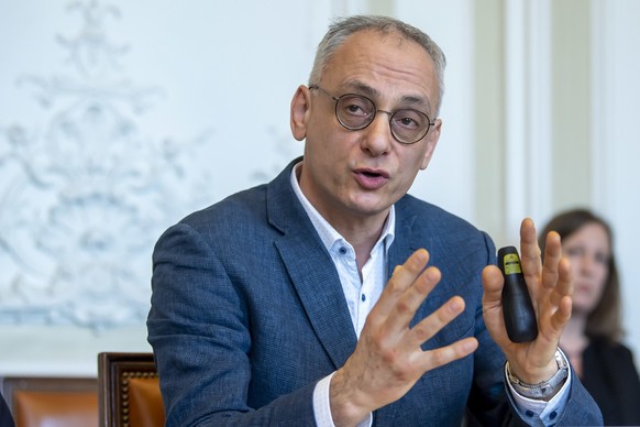Giovanni Ferro Luzzi, professeur a l&#039;Universite de Geneve et a la Haute ecole de gestion de la HES-SO Geneve, s&#039;exprime lors d&#039;une conference de presse sur le bilan final de l&#039;oper ...