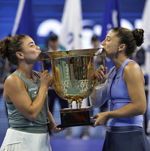 Sara Errani (à droite) intègre le staff de Jasmine Paolini (à gauche)